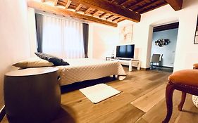 Palazzovilla Historic Building Luxury Suite